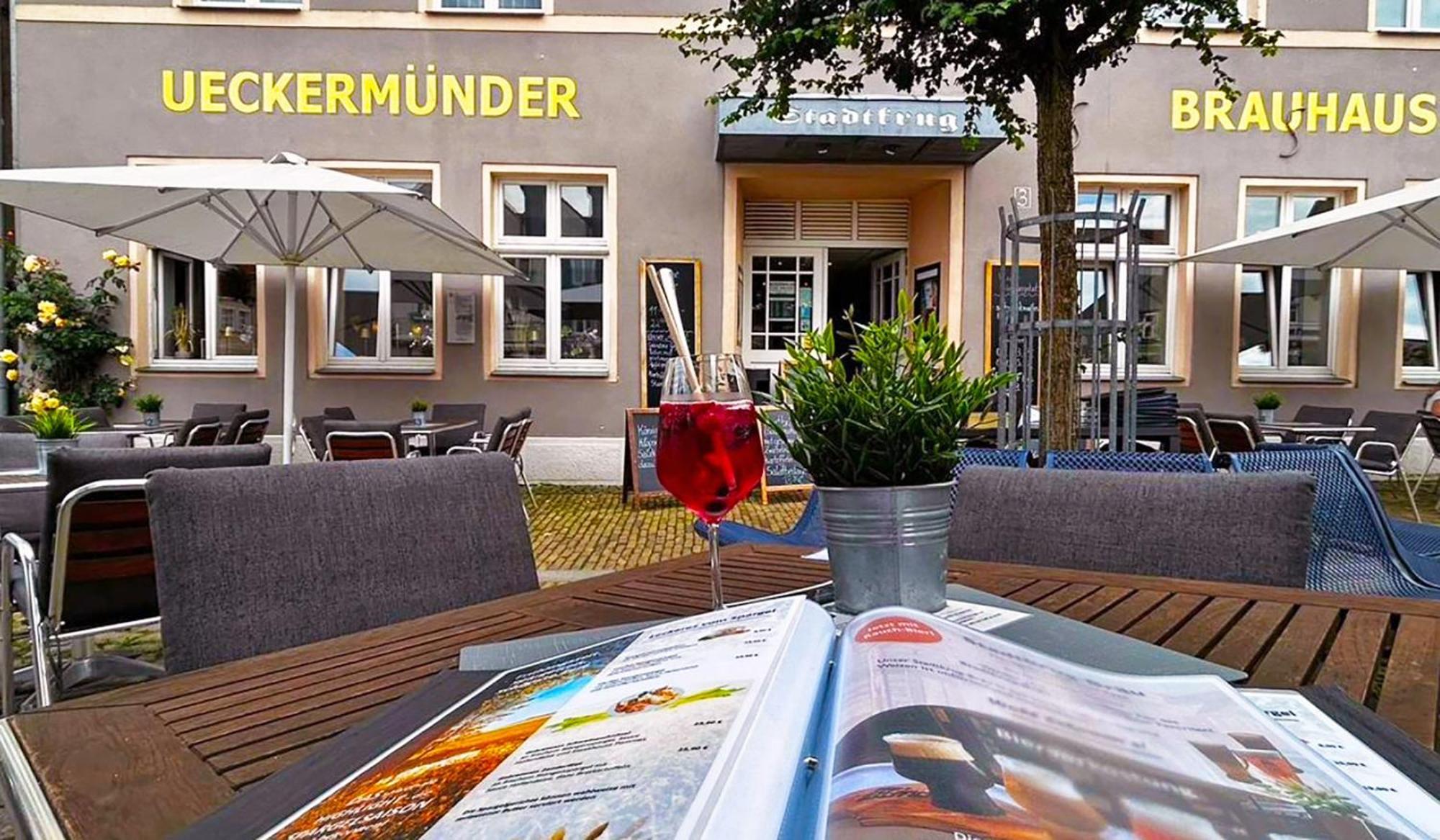 Hotel Am Markt & Brauhaus Stadtkrug Ueckermunde Exterior photo