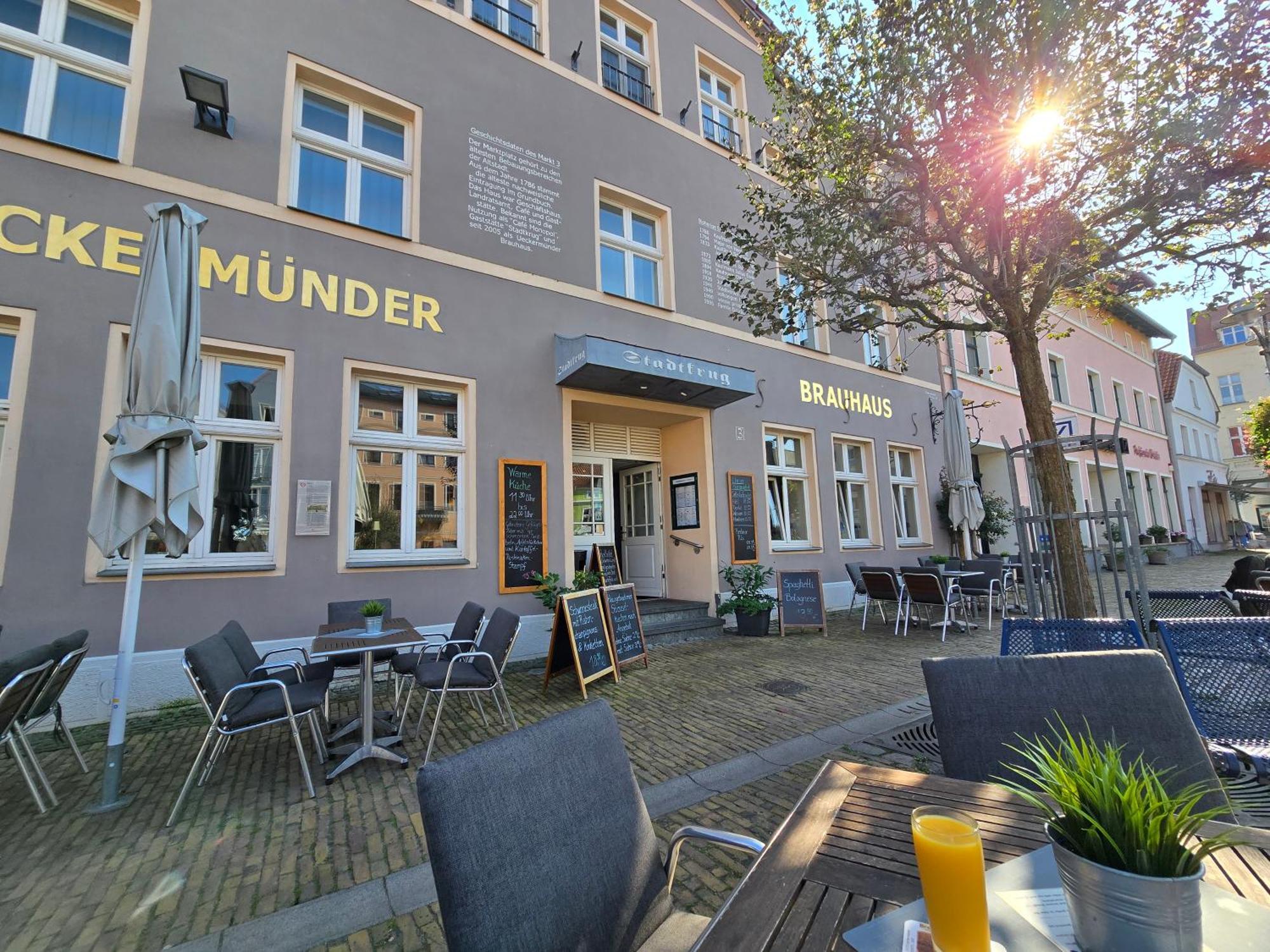 Hotel Am Markt & Brauhaus Stadtkrug Ueckermunde Exterior photo