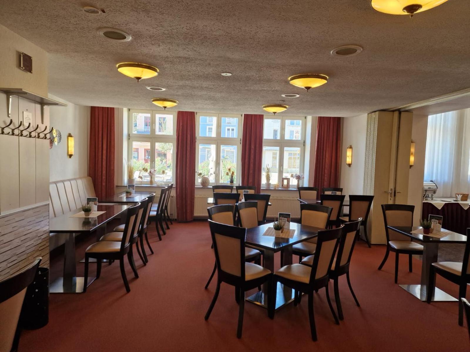 Hotel Am Markt & Brauhaus Stadtkrug Ueckermunde Exterior photo